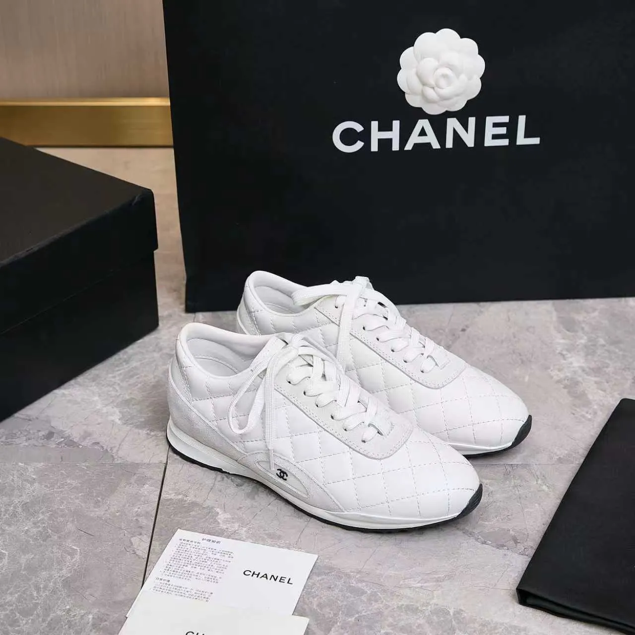 p560 Chanel Chanel - 2025 counter top casual sports shoes This classic design; the upper is electro-embroidered with a variety of techniques; the outsole is fashionable and sporty; the extraordinary inclusion of a variety of color matching elements... The diversified mix and match is very good-looking and versatile, casual, fashionable, sports and outdoor can be taken into account... ꫛꫀꪝ Go➫ Material: ❶Upper made of: original imported high silk cowhide suede ❷Inner use: Original imported breathable mesh ❸ Outsole based on: Original TPU combination outsole Counter boutique packaging complete set Female 35–41 Male 38-46